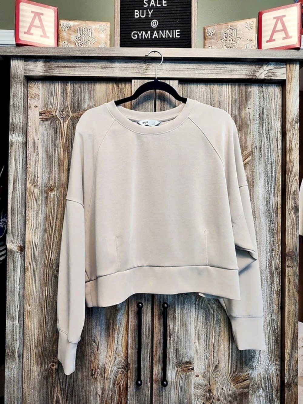 FLX Raglan Sweatshirt in Beige Size Large Like New